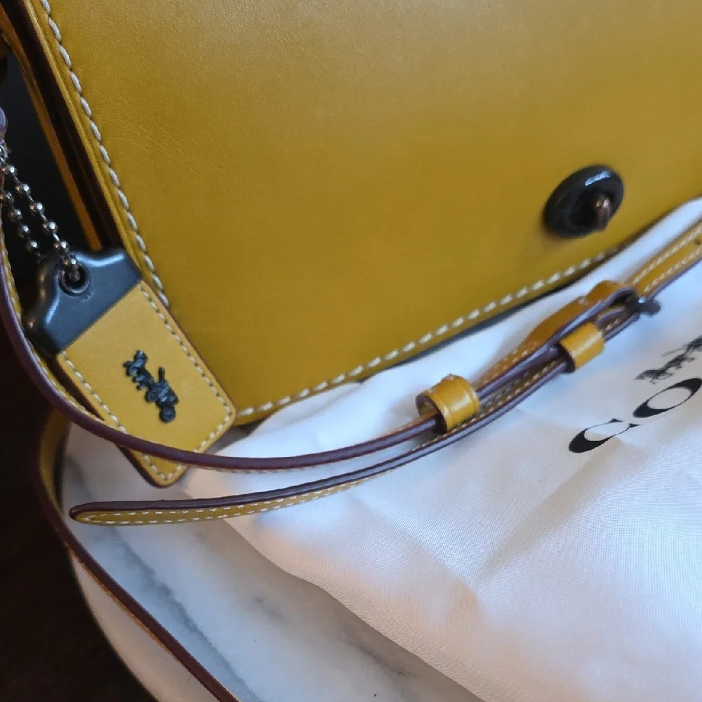 Coach 1941 Dinky Glovetanned Leather, Antique Black Hadware, Includes Dusty! - Picture 4 of 17